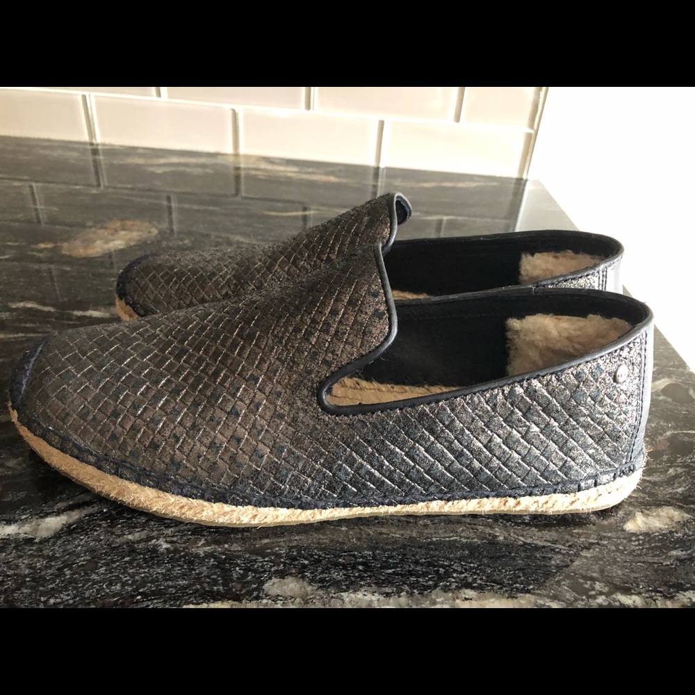 NEW UGGS - Picture 3 of 4